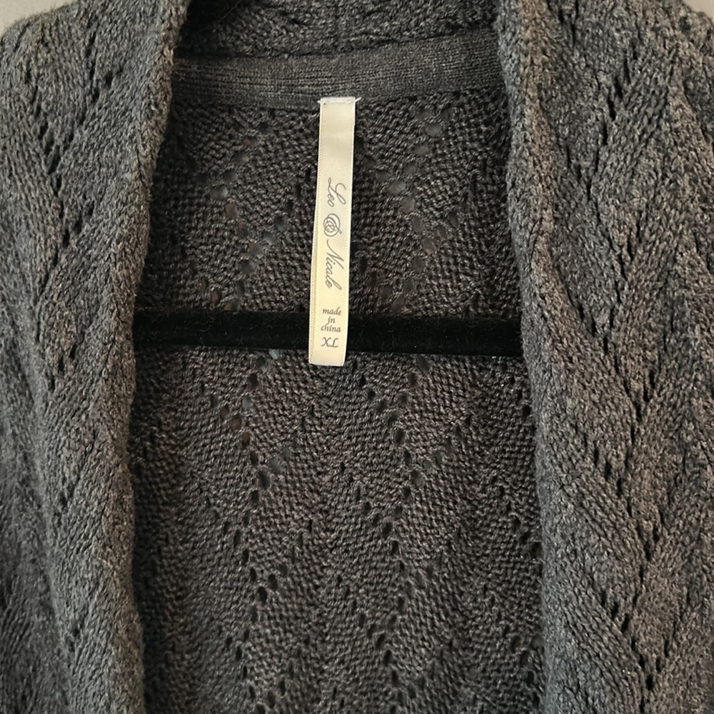 Leo & Nicole XL gray cardigan sweater - Picture 2 of 4